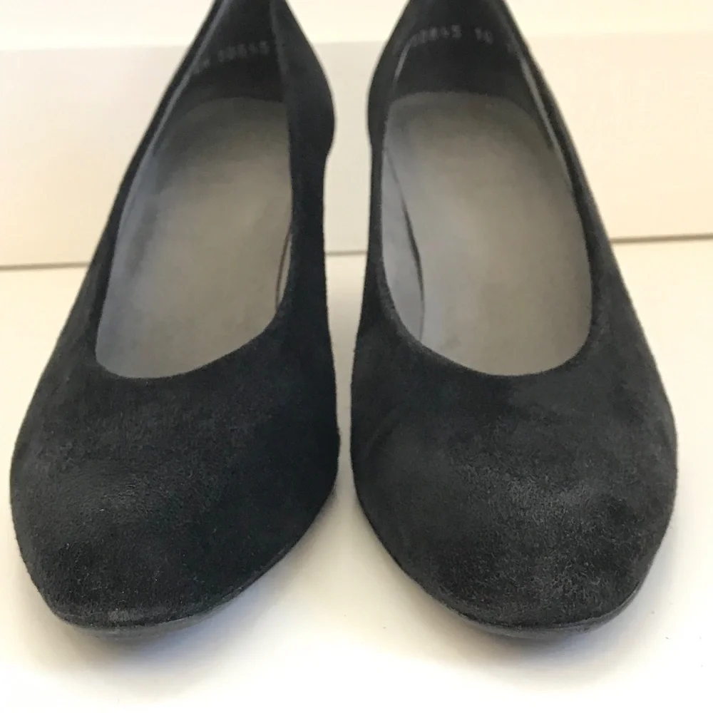 STUART WEITZMAN Black Suede Pump Kitten Heels Women’s Size 10 NARROW
